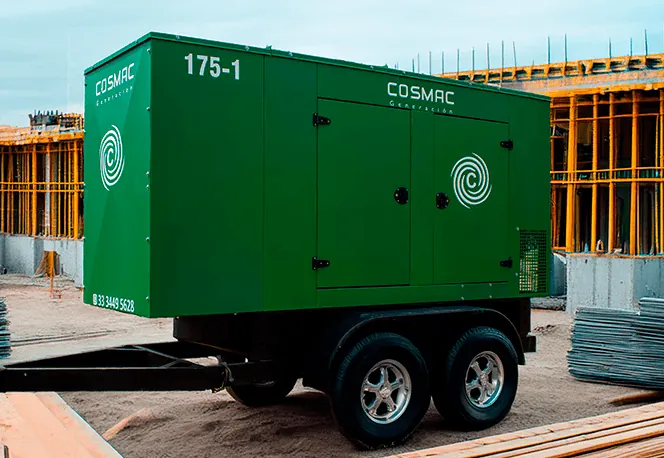 Generador COSMAC 175 kVA en remolque dentro de una obra